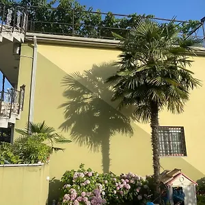  Ostello Xhou's Albania